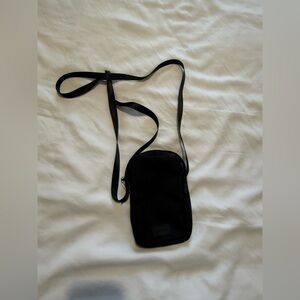 Vera Bradley - Black Crossbody Phone Pouch